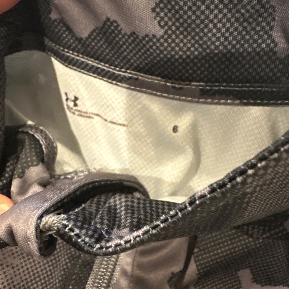 Under Armour lot size 6 - Picture 2 of 2